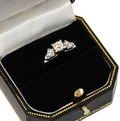 Lot 1115 - A diamond three stone ring, the old cut...