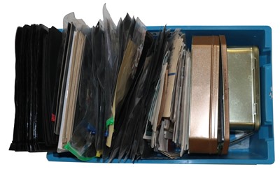 Lot 27 - Worldwide Off-Paper accumulation