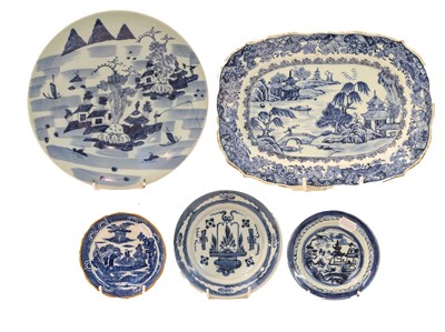 Lot 36 - An early 19th century Chinese blue and white...