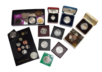 Lot 109 - A Victorian 1892 gold 1/2 sovereign, together...