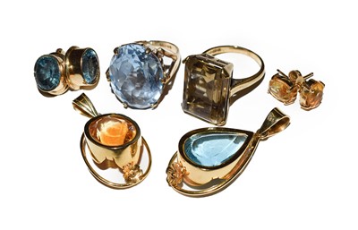 Lot 77 - A 9 carat gold smoky quartz ring, finger size...