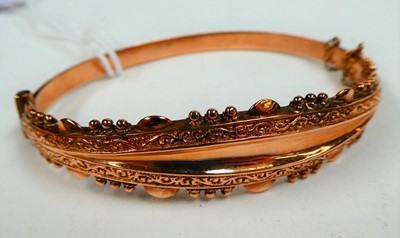 Lot 100 - A 9 carat gold hinged bangle, inner...