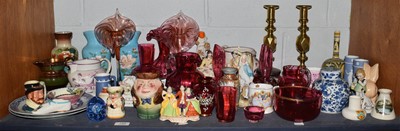 Lot 185 - A selection of glass and ceramics, consisting...
