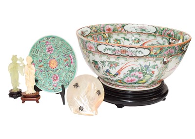 Lot 29 - An early 20th century Canton famille rose...