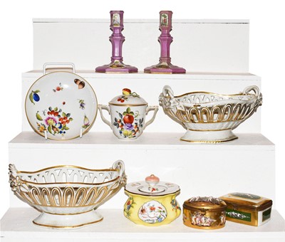 Lot 267 - A pair of early 19th century English porcelain...