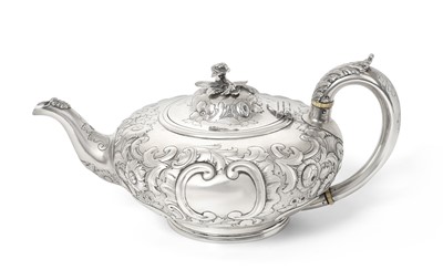 Lot 2089 - A Victorian Silver Teapot