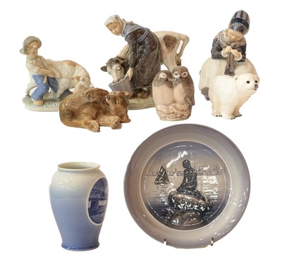 Lot 329 - A quantity of Royal Copenhagen figure groups...