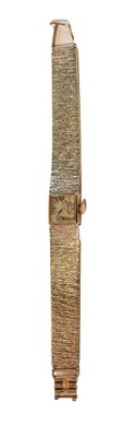 Lot 216 - A lady's 9 carat gold wristwatch, signed Omega