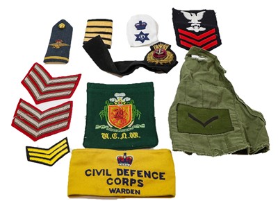 Lot 150 - Militaria, mainly British including cloth...