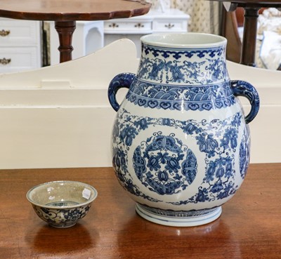 Lot 495 - A 20th century Chinese blue and white twin...
