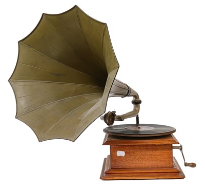 Lot 350 - An oak wind-up gramophone with black and gilt...