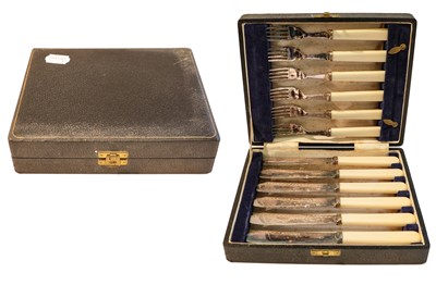 Lot 364 - A collection of silver and silver plated...