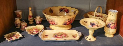 Lot 256 - A quantity of Aynsley Orchard Gold including a...