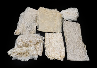 Lot 2139 - Assorted Late 19th/Early 20th Century Lace,...