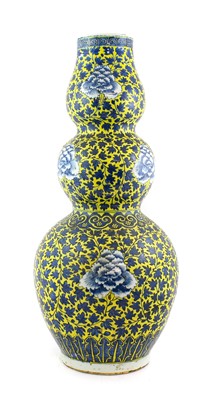 Lot 86 - A Chinese Porcelain Triple Gourd Vase, 19th...
