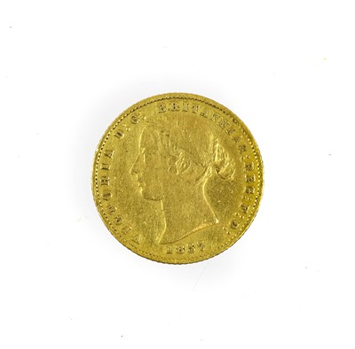 Lot 319 - Australia, Victoria Half Sovereign 1857,...