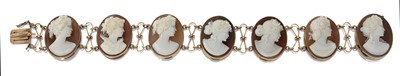 Lot 2014 - A Cameo Bracelet