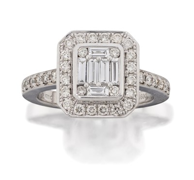 Lot 2173 - An 18 Carat White Gold Diamond Cluster Ring