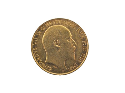 Lot 349 - Edward VII, Half Sovereign 1907, obv. bare...
