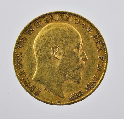 Lot 348 - Edward VII, Half Sovereign 1907, obv. bare...