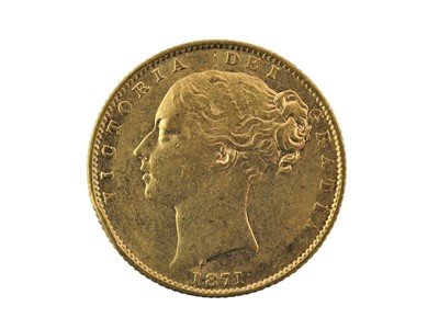 Lot 255 - Victoria, Sovereign 1871, obv. young head left,...