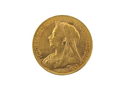 Lot 278 - Victoria, Sovereign 1899, obv. old veiled bust...