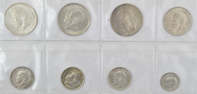 Lot 108 - ♦16 x George V, Silver Coins comprising: 3 x...