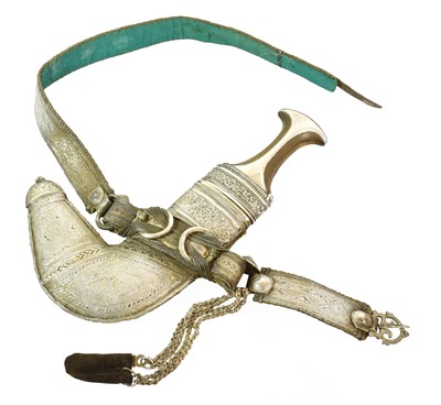 Lot 189 - An Early 20th Century Omani Khanjar, the 19cm...