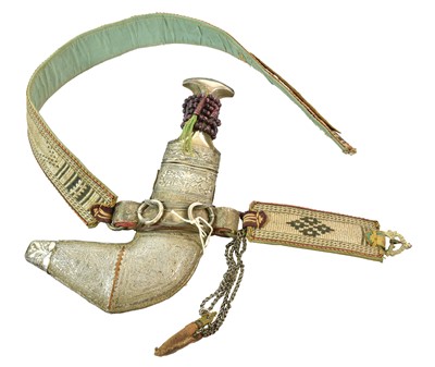 Lot 190 - An Early 20th Century Omani Khanjar, the 17cm...