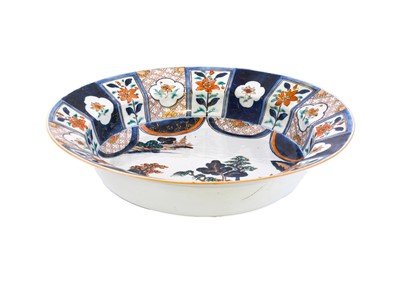 Lot 306 - A Chinese Imari Porcelain Basin, circa 1730,...
