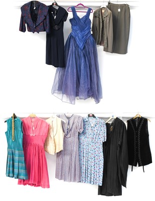 Lot 2024 - Assorted Circa 1900-1960s Ladies and Gents...
