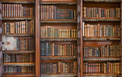 Lot 17 - Bindings A large quantity of leather-bound...