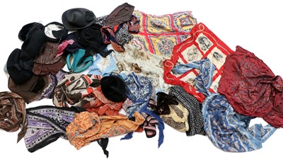 Lot 2214 - Assorted Early 20th Century Ladies Costume...