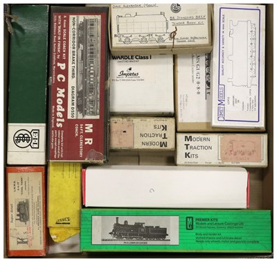 Lot 123 - OO Gauge A Collection Of Unmade Kits