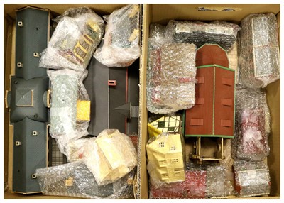 Lot 163 - Various OO Gauge Railway Accessories