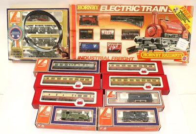 Lot 154 - Lima OO/HO Gauge Golden Series DB Passenger Tank Set