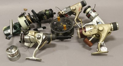 Lot 25 - A Collection of Spinning Reels