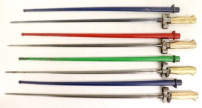 Lot 176 - Four French M1886/93/16 Bayonets, each with...