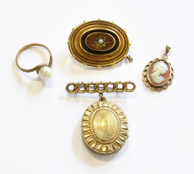 Lot 135 - A Victorian Split Pearl Brooch, unmarked,...