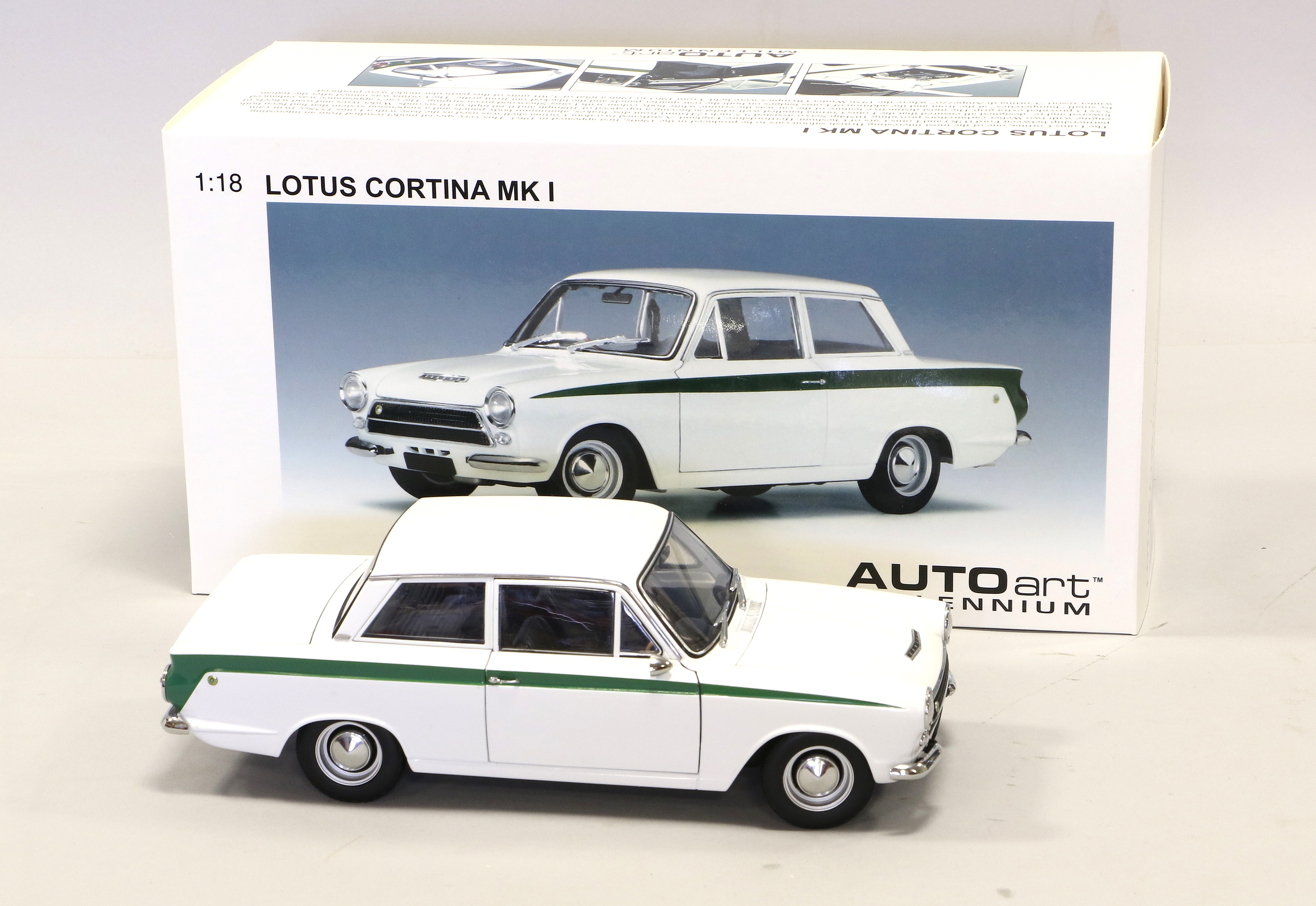ミニカー AUTOart Lotus Cortina MK I 1964 1/18 Lot 539 - Auto Art 1:18 Scale Lotus Cortina MkI
