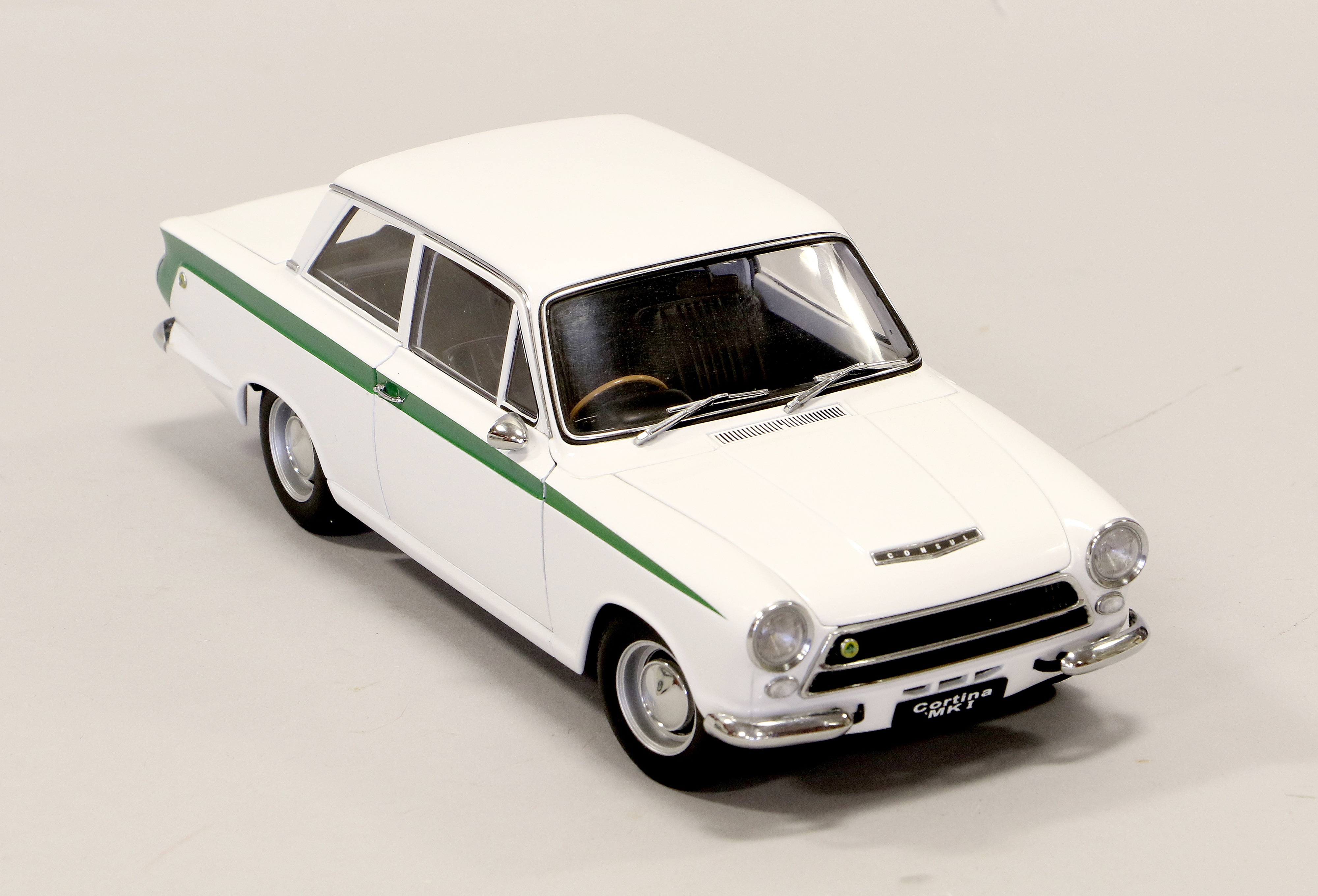 Lot 539 - Auto Art 1:18 Scale Lotus Cortina MkI