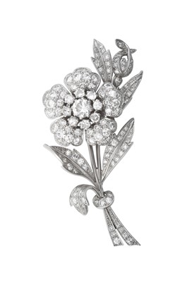 Lot 2221 - A Diamond Brooch/Pendant realistically...