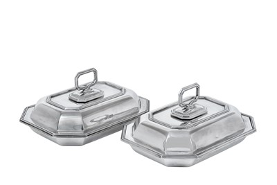 Lot 2114 - A Pair of George V Silver Entree-Dishes and Covers
