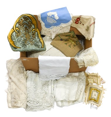 Lot 2005 - Assorted Linen and Textiles comprising damask...