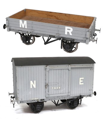 Lot 626 - xx see line 38 3 Carriages - 2 Grey 1 Brick Red