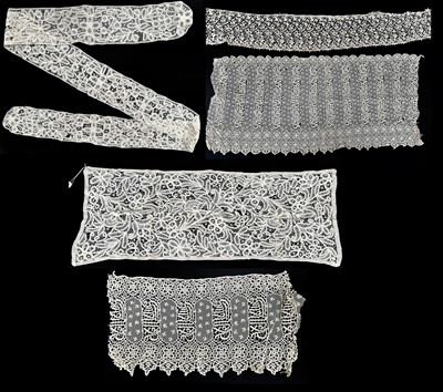 Lot 2054 - Early 20th Century Lace, comprising a...