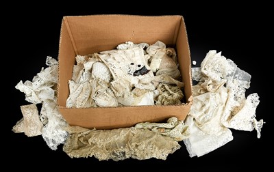 Lot 2046 - Assorted Mainly Early to Mid 20th Century Lace...