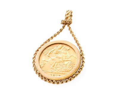 Lot 11 - A 1912 Half Sovereign Pendant, length 3.8cm