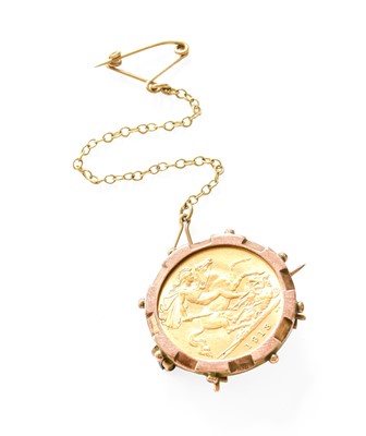 Lot 12 - A 1913 Half Sovereign Brooch, measures 2.4cm...