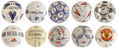 Lot 3051 - Autographs Footballs